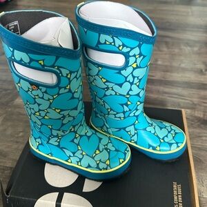 Bogs piddle BT hesrt design rain boots new 10c